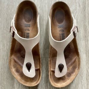 Birkenstock Gizeh — Graceful Pearl White iridescent color.